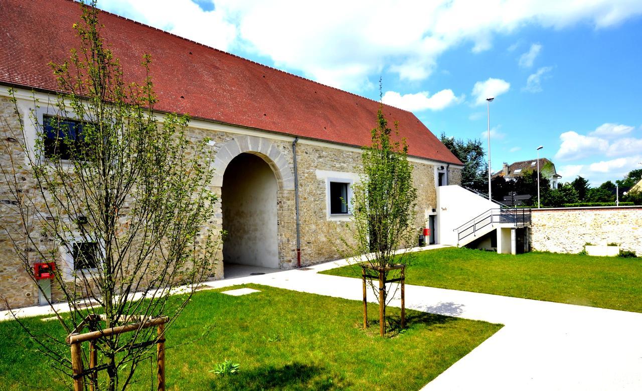 Auberge Du Chateau Bleu Tremblay-en-France Exterior photo